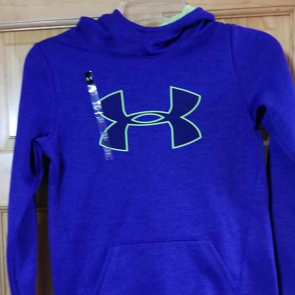 Blue Under Armour Hooded Sweatshirt 
Youth Medium